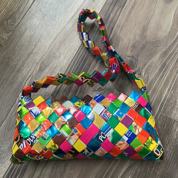 Handmade Wrapper Handbag - Picture 2 of 12